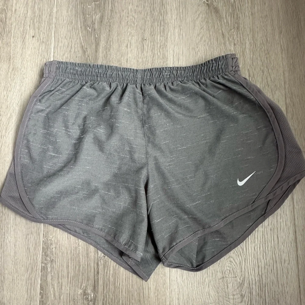 Nike Gray DRI FIT girls Athletic Shorts Size M